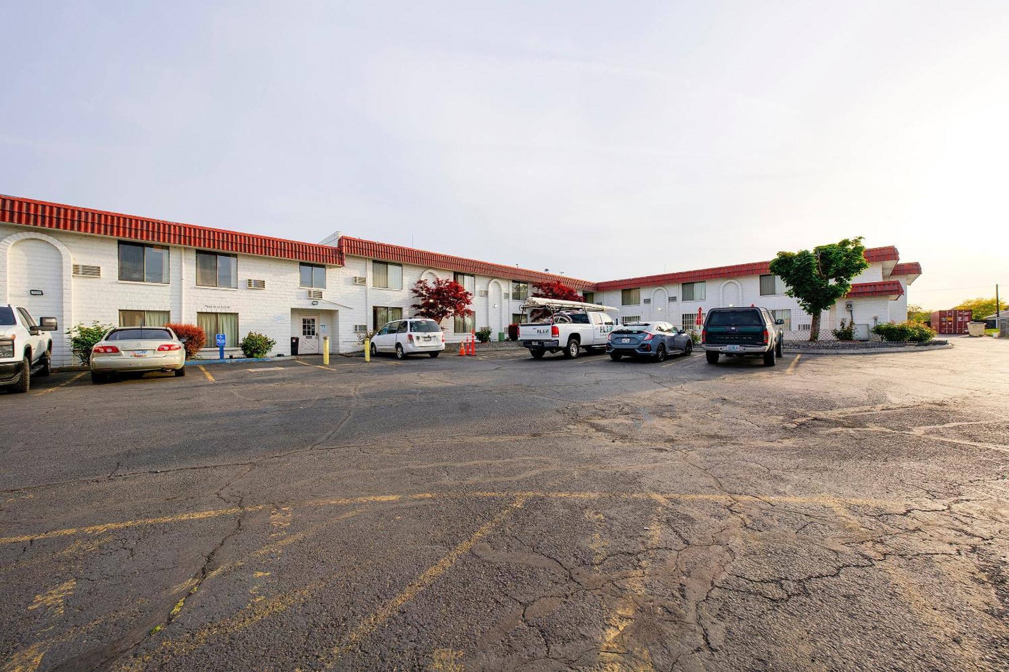 Oyo Hotel Hermiston Or, Downtown Екстер'єр фото